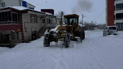Karakoçan'da Karla Mücadele Devam Ediyor
