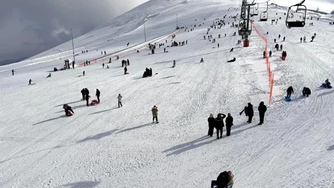 Ladik Akdağ Kayak Merkezi'nde Yoğun Ziyaretçi Akını