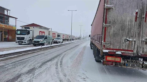 Malatya'da Kar Yağışı Ulaşımı Olumsuz Etkiledi