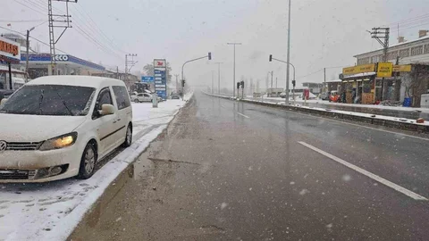 Malatya'da Kar Nedeniyle Yol Kapandı