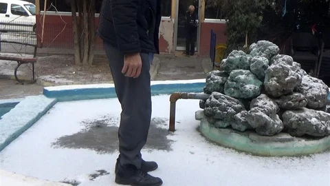 Konya'da Donan Süs Havuzu Görüntüleri