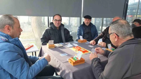 Burhaniye'de Briç Turnuvası Düzenlendi