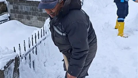 Bitlis'te Kar Temizliği Eğlenceli Hale Geldi