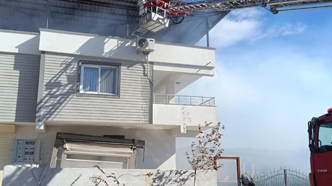 Kırıkhan'da Çatı Yangını Çıktı