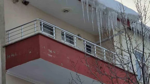 Adıyaman'da Buz Kütleleri Tehlike Oluşturuyor