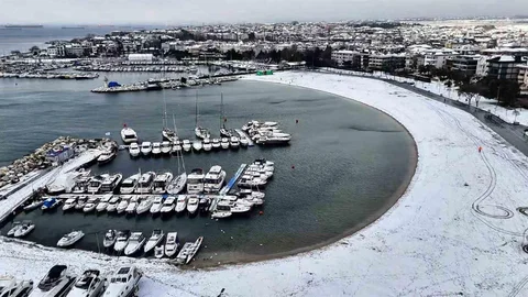 Yeşilköy Sahili Karla Kaplandı