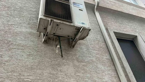 Eskişehir'de Buz Pistine Dönüşen Kaldırım