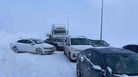 Bitlis'te Kar Yağışı Kazalara Neden Oldu