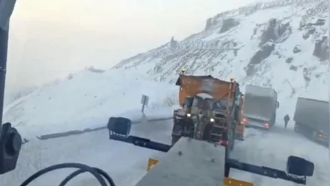 Karla Kaplı Sahara Geçidi Kapatıldı