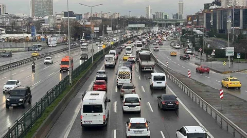 İstanbul'da Trafik Yoğunluğu Yükseldi