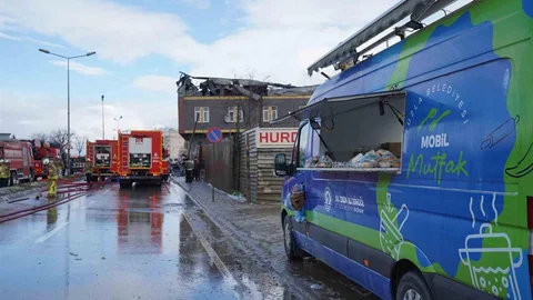 Tuzla'da Yangından Etkilenenlere Destek