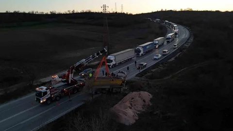 Edirne'de Hafriyat Kamyonu Devrildi