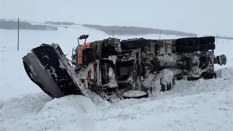 Ardahan'da Kar Küreme Aracı Devrildi