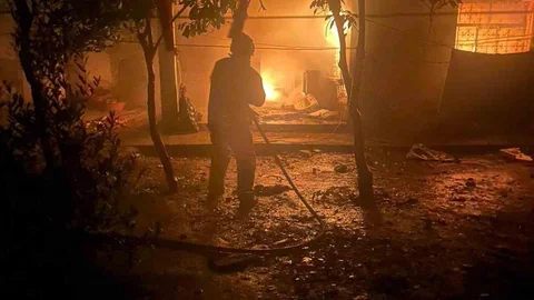 Hatay'da İtfaiye Kediyi Kurtardı