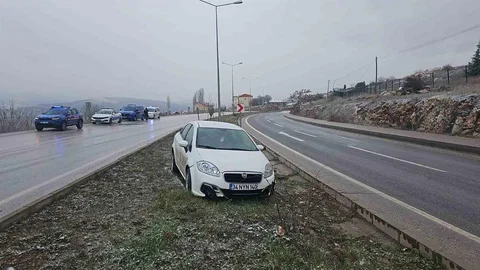 Bilecik'te Lastiği Patlayan Araç Kazası