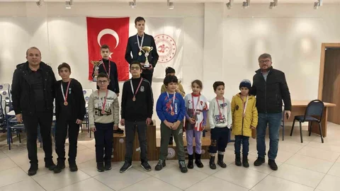 Düzce'de Satranç Şampiyonası Düzenlendi