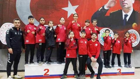 Körfezli Karateciler Turnuvadan Madalyalarla Döndü