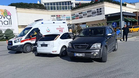 Antalya'da Trafik Kazası: 3 Yaralı