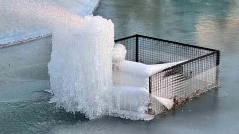 Edirne'de Süs Havuzları Buz Heykeline Dönüştü