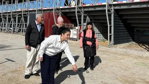 Ula'da Kuşaklar Bocce Sahasında Buluştu