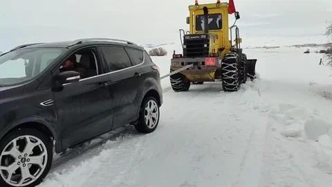 Sivas'ta Yolda Kalan Araçlar Kurtarıldı