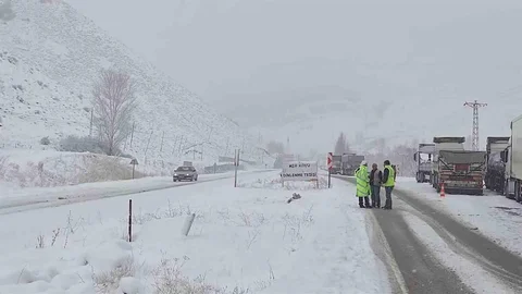 Kop Geçidi'nde Çığ Düşmesi Yaşandı