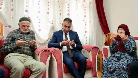 Karabük'te Vali Çağatay'ın İlk Ziyareti Şehit Baba Evi Oldu