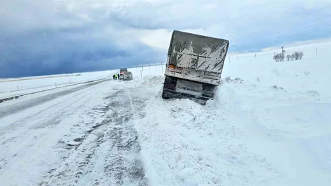 Bitlis'te Buzlanma ve Fırtına Kazaları Artırdı