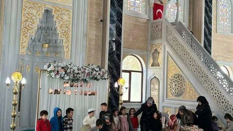 Aydın'da Küçük Öğrenci Hatim Töreni