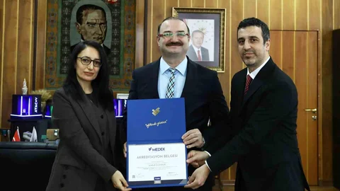 Teknik Bilimler MYO'ya Akreditasyon Belgeleri Verildi