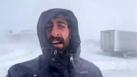 Karayazı'da Fırtına Etkisini Gösteriyor