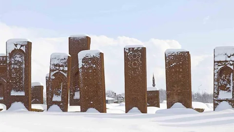 Ahlat’ta Kış Manzaraları Göz Kamaştırıyor