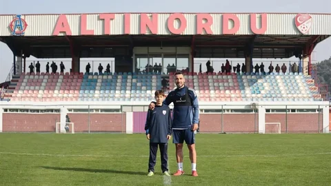 Baba ve Oğul Futbolda Birlikte Oynuyor