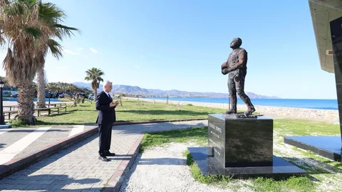 Bakan Bolat KKTC'de Anıt Ziyareti Yaptı