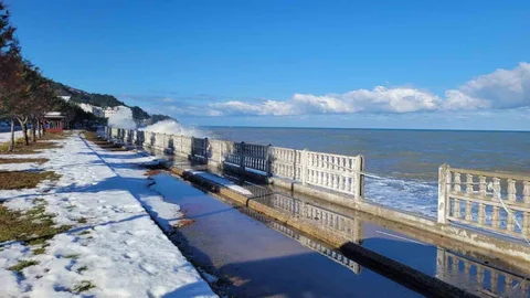 Kastamonu'da Dalgalar Kaldırımlara Zarar Verdi