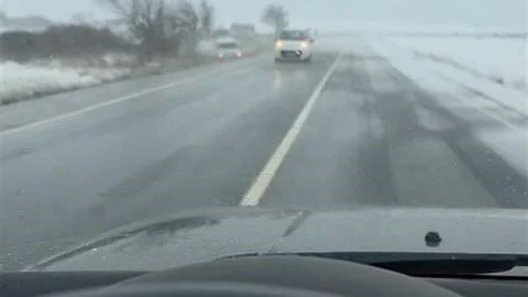 Arnavutköy'de Kontrolden Çıkan Araç Çayıra Düştü