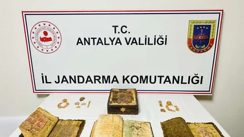 Antalya'da Tarihi Eserler Ele Geçirildi