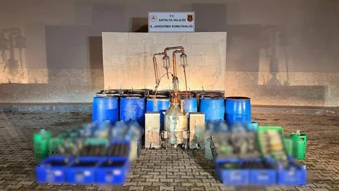 Elmalı'da Kaçak Alkol Operasyonu
