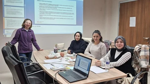 Düzce'de Gebe Okulu Eğitimleri Sürüyor