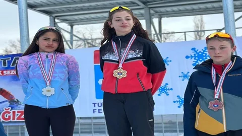 Hakkari Sporcuları Erzurum'dan Madalyalarla Döndü