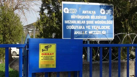 Antalya'da Mezarda Uyuşturucu Saklama İddiası