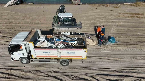 Antalya'da Sahil Temizliği Yapıldı