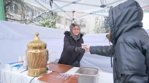 İnegöl'de Öğrencilere Ücretsiz Çorba İkramı