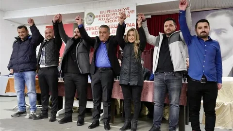 Burhaniye'de Berberler ve Kuaförler Odası Seçimi Yapıldı