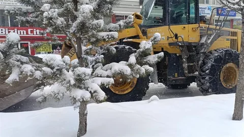 Aşkale'de Kar Temizleme Çalışmaları Sürüyor