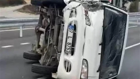 Antalya'da Emniyet Şeridinde Kaza