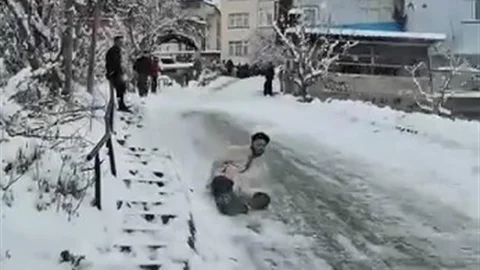 Tokat'ta Poşetle Kayma Kazası