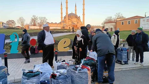 Edirne Umrecileri Selimiye Meydanı'nda Karşılandı