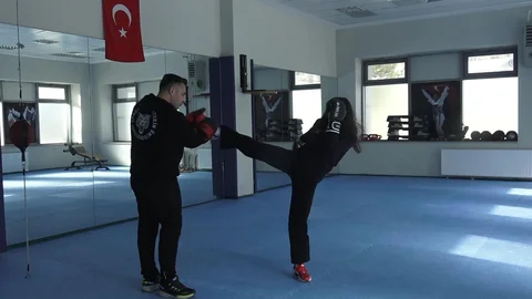Vücut Geliştiren Sporcu Kick Boks Şampiyonu Oldu