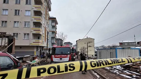 Sultanbeyli'de 5 Katlı Binada Yangın